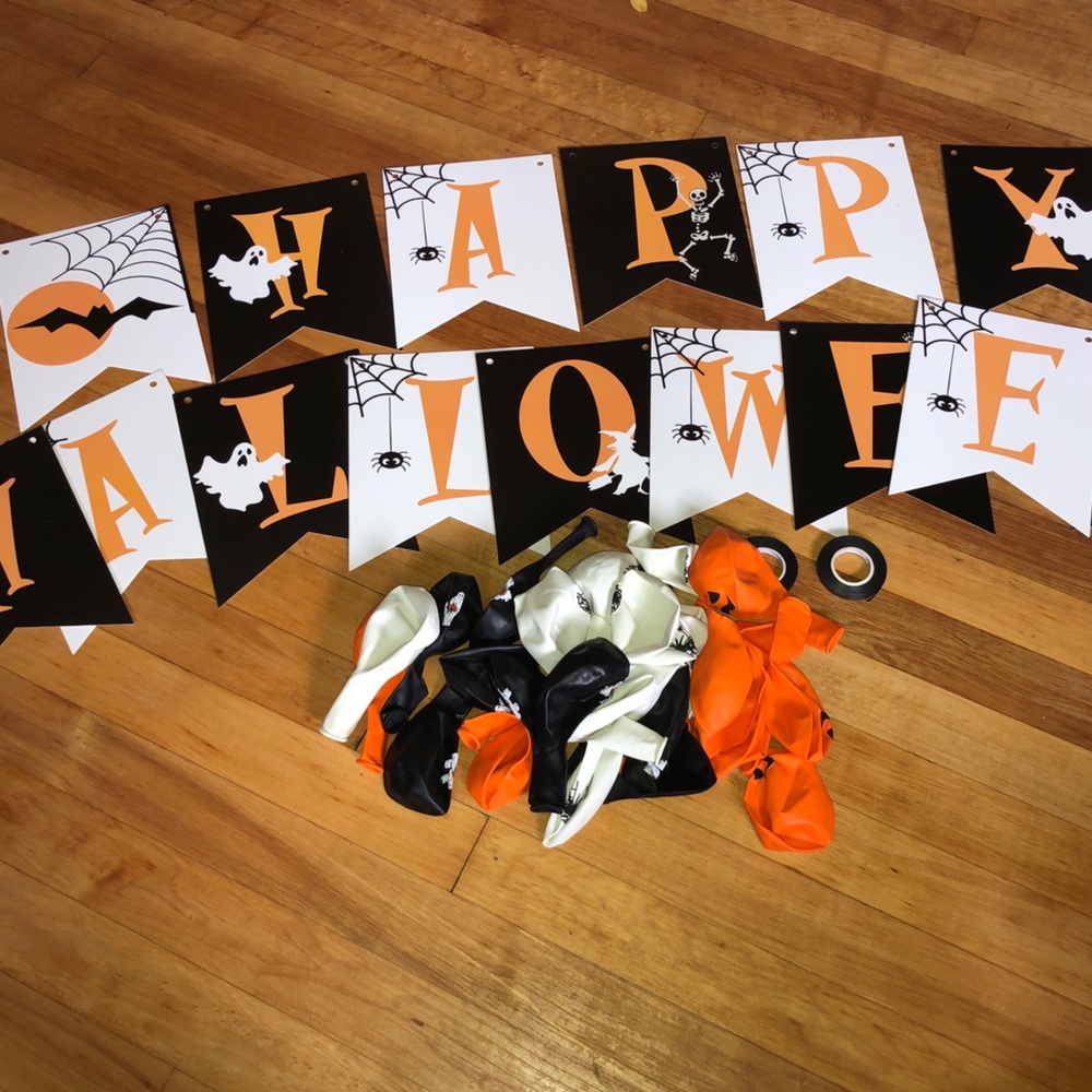 30 latex Halloween balloons with happy Halloween banner